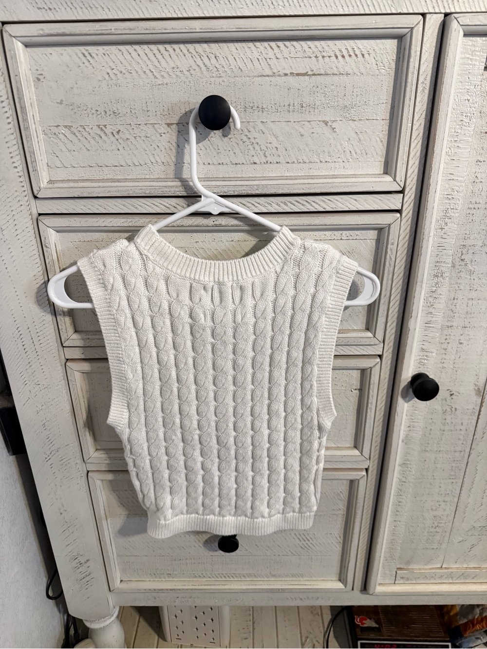 Abercrombie & Fitch White Cable Knit Sleeveless Crew Sweater